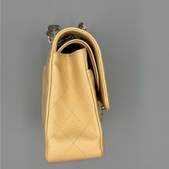 Chanel Beige Caviar Medium double flap Classic Bag - Picture 5 of 15